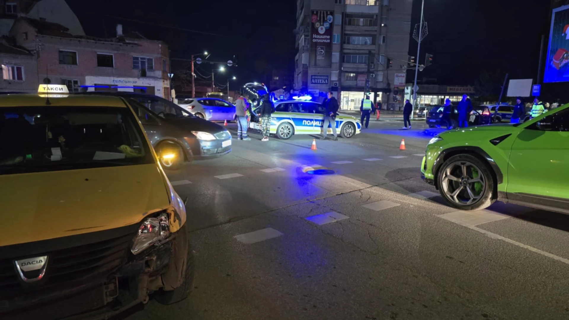 Ад в Ямбол: Майка и децата й изчакваха зелено, последва адска трагедия СНИМКИ 18+