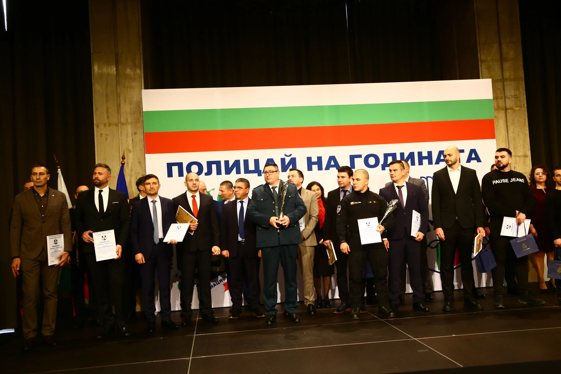 Ето кой стана Полицай на годината в България СНИМКИ