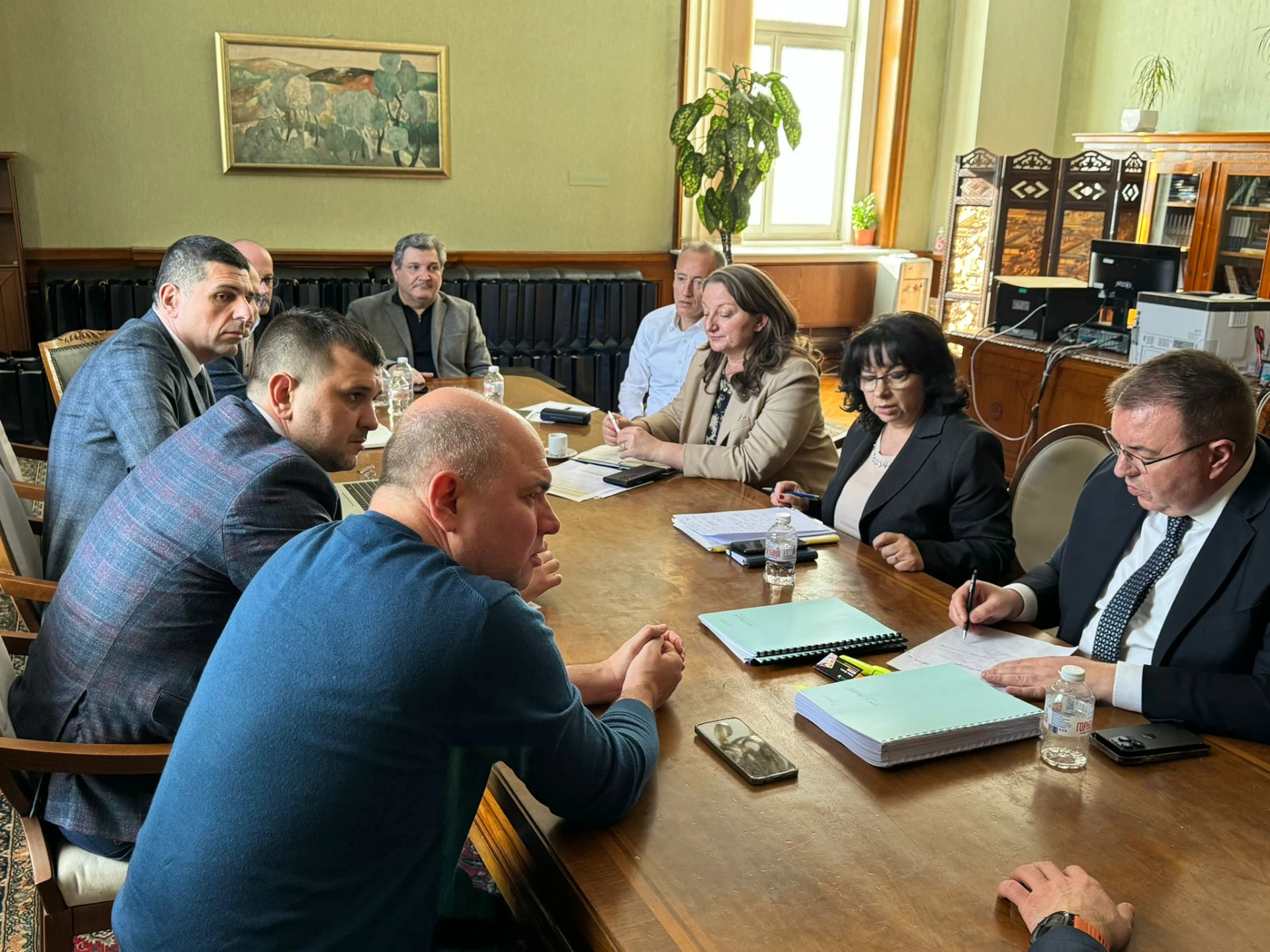 Кабинетът се пече: ГЕРБ гръмна с новина след срещата с ДБ