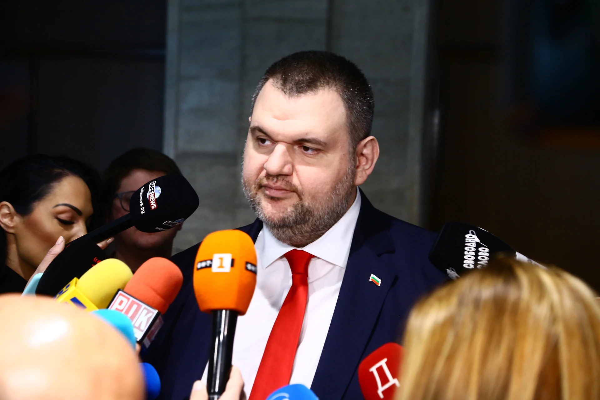 Пеевски защити бедните българи, ПП/ДБ подкрепиха милиардерите и олигарсите