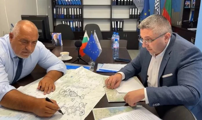 Човек на Борисов с голяма новина за АМ "Струма", припомни какви ги вършеха Кирил Петков и татко Петко