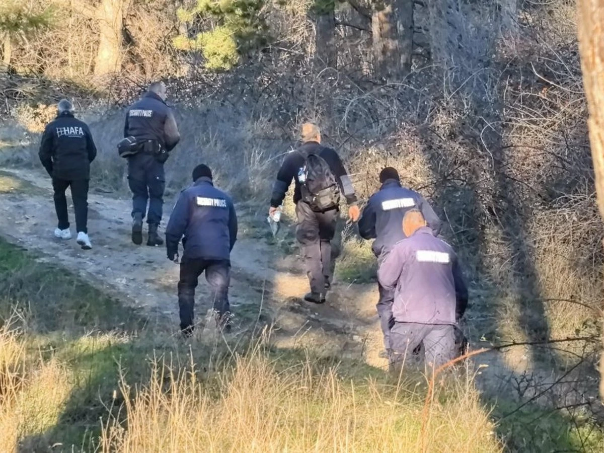 Паника в Бургаско: Млад мъж остави предсмъртно писмо и изчезна със сиво Пежо, а после...