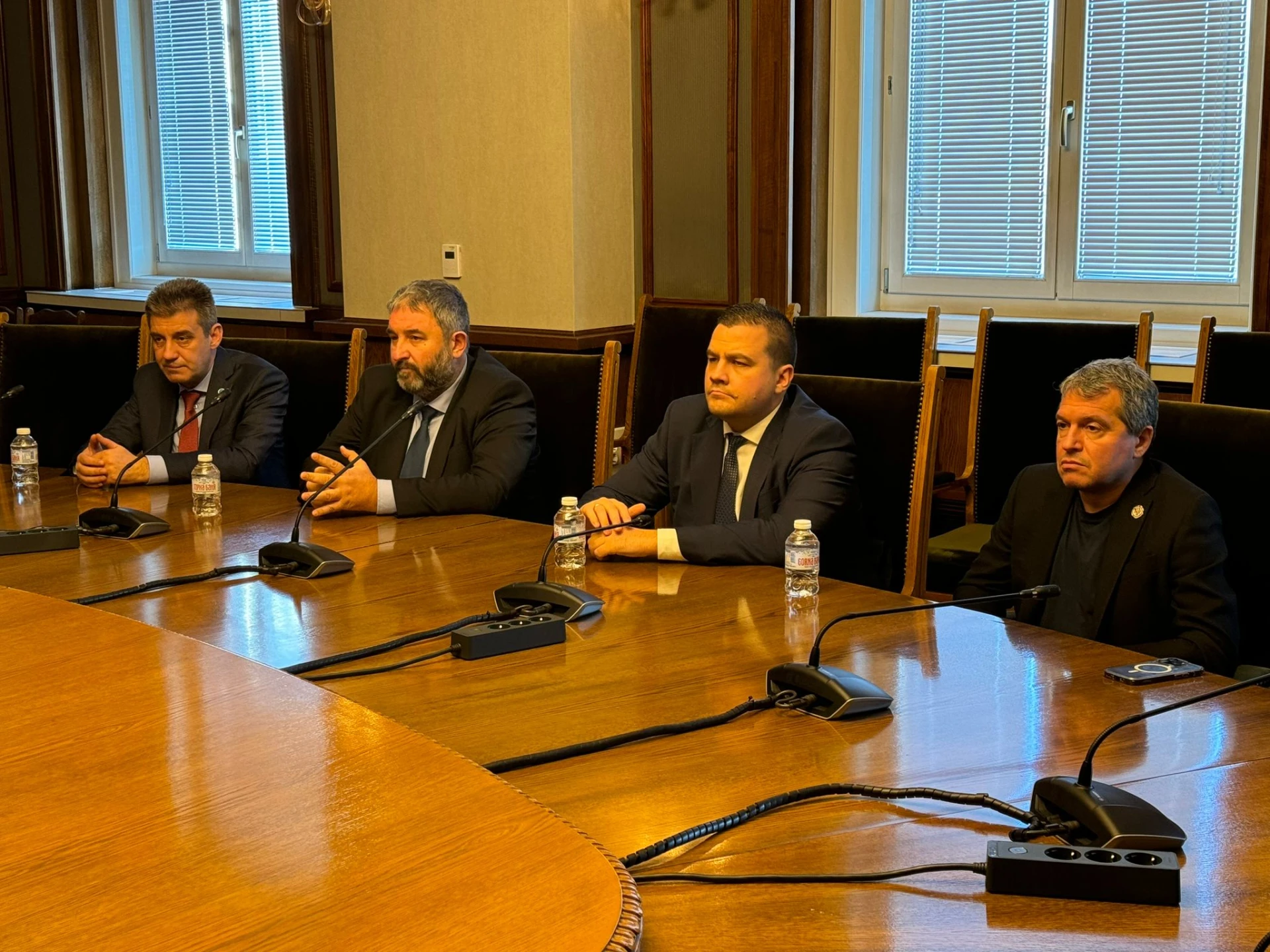 ГЕРБ с гореща новина след срещата с хората на Слави, ето за какво се разбраха 