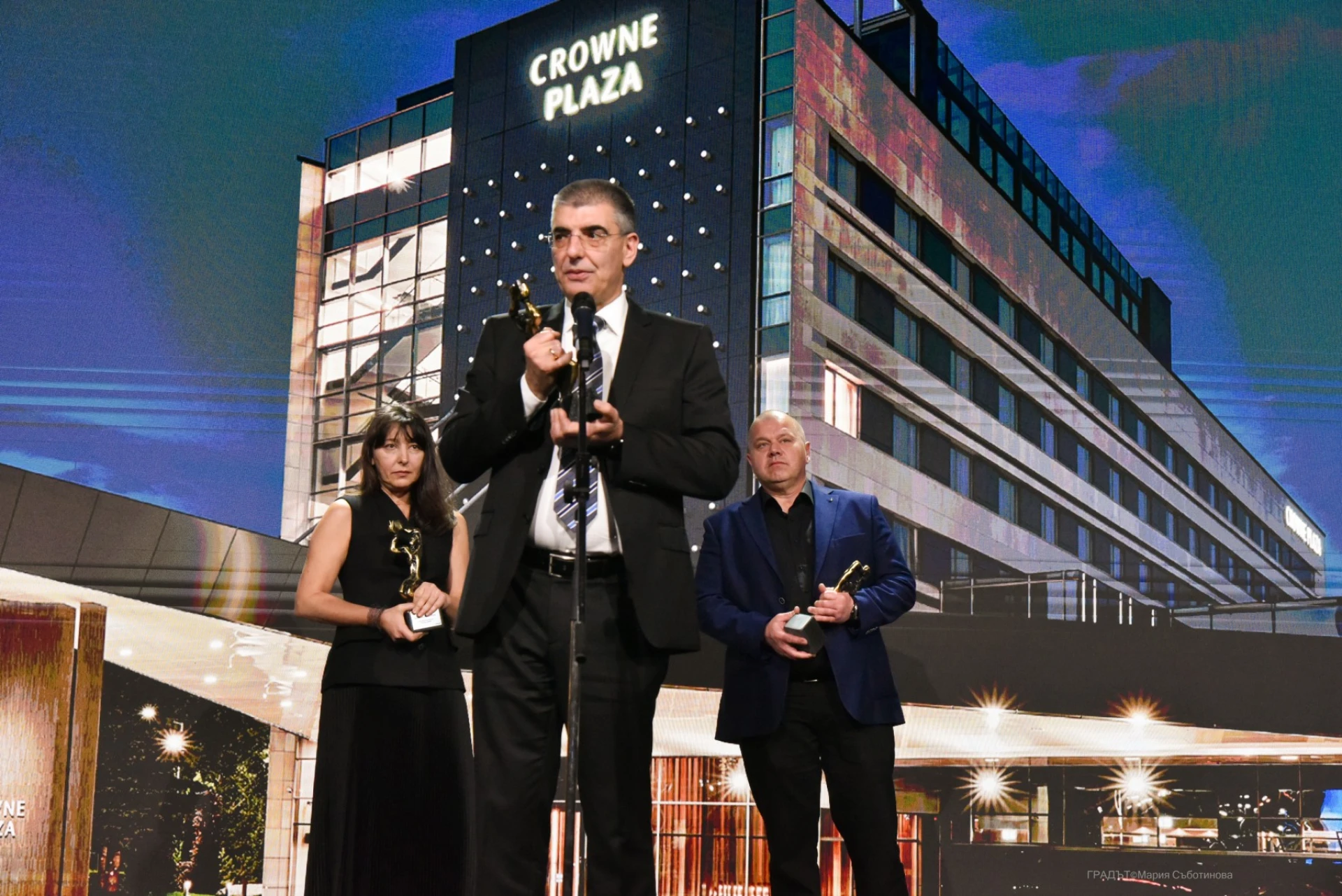 Crowne Plaza Sofia отличен със специална награда за дизайн и интегриране на съвременно българско изкуство в конкурса „Сграда на годината“