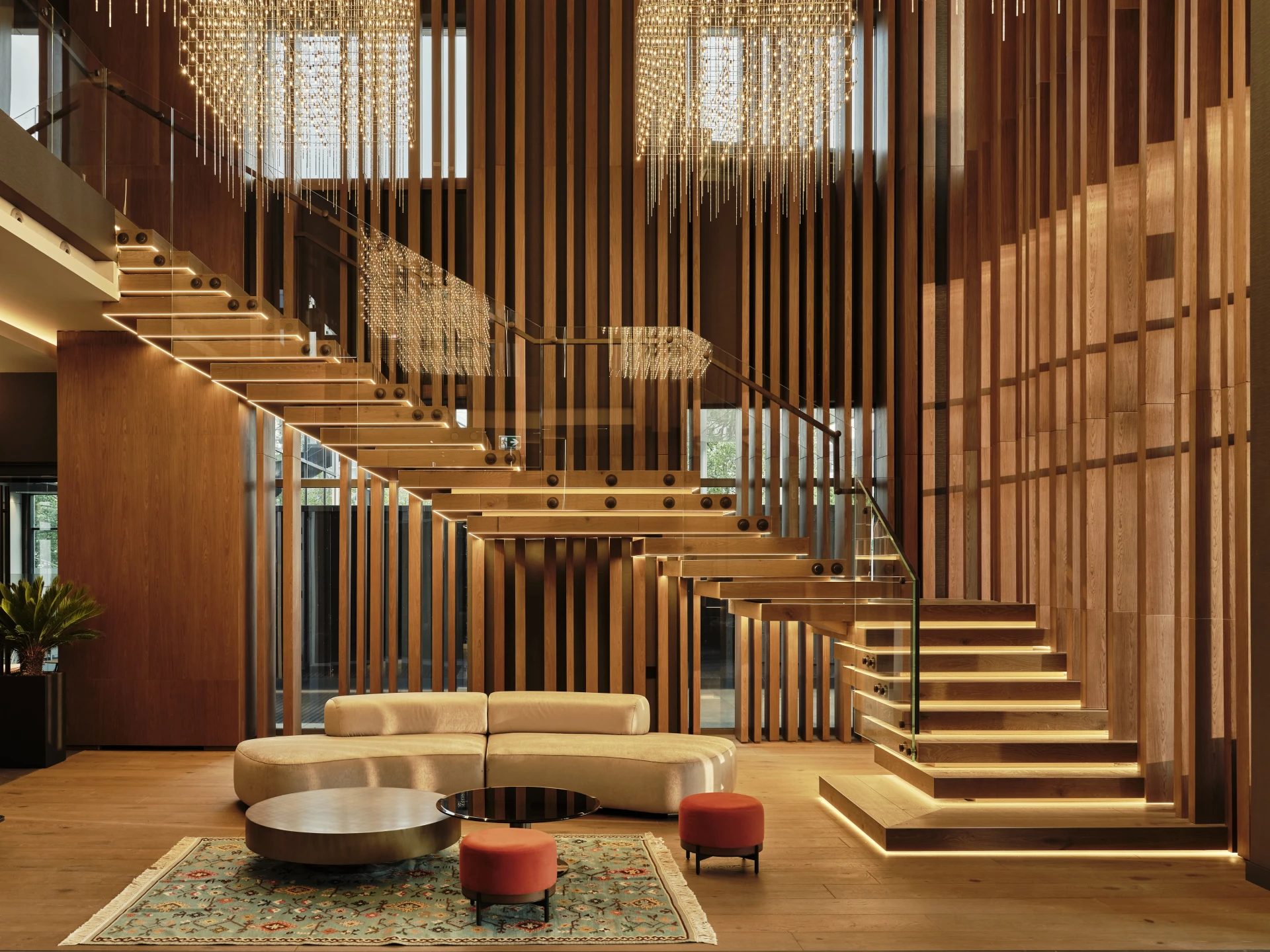 Crowne Plaza Sofia отличен със специална награда за дизайн и интегриране на съвременно българско изкуство в конкурса „Сграда на годината“