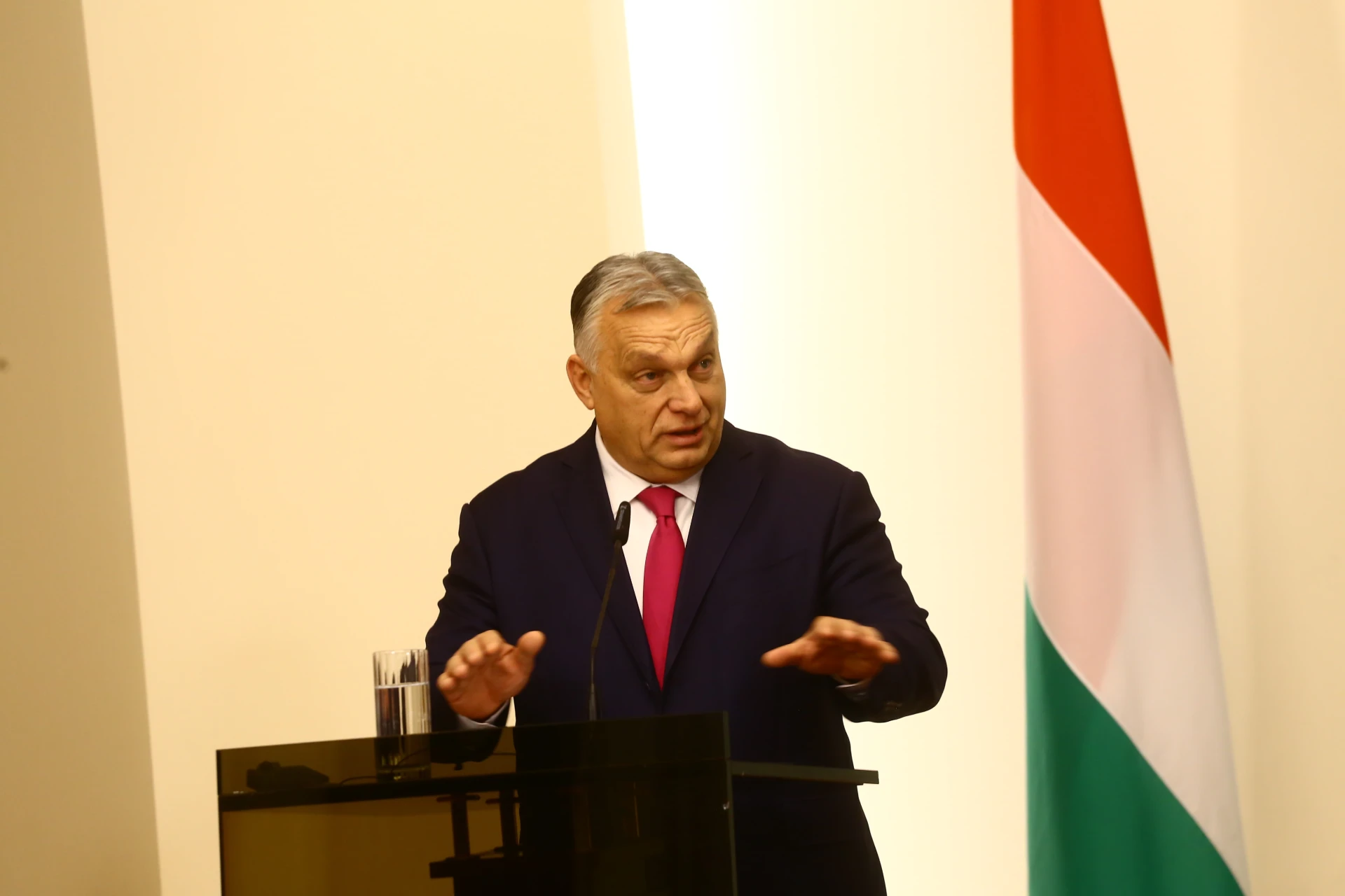 Наш човек в ЕС скочи остро на Орбан