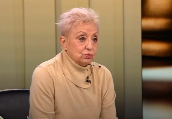 Диана Дамянова смаза Петков: Като разбиваха Конституцията с чукове си имаха доверие!