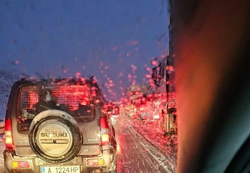 Цяла България говори за тези полицаи, ето какви ги свършиха насред ада на "Тракия" СНИМКА 