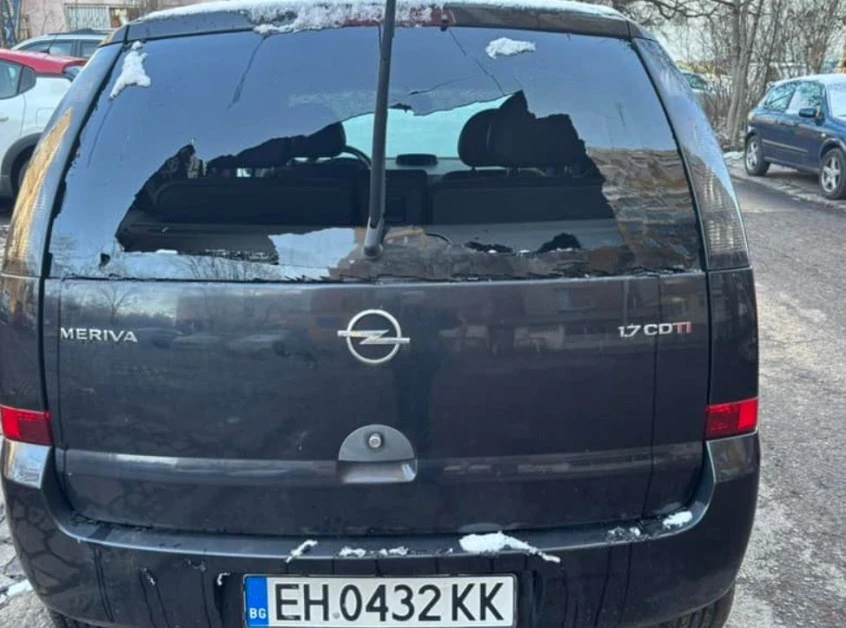Масово трошат и чупят коли в София, ето къде са извършени нападенията СНИМКИ