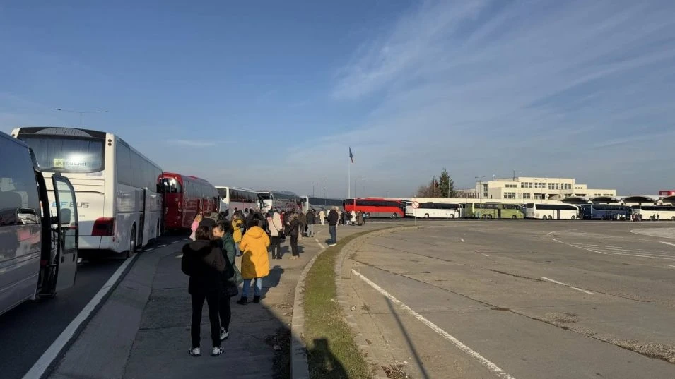 Българи "щурмуваха" коледния базар в Крайова СНИМКИ