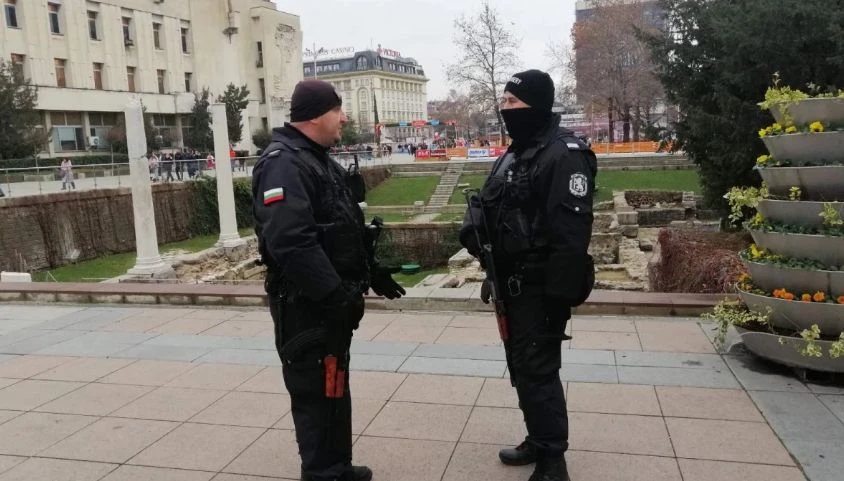 В Пловдив почерня от полиция, под прицел са...