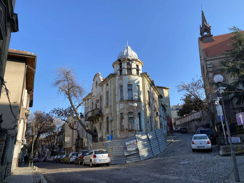 Времето на Къщата с кулата изтича! Ще се намеси ли общината?