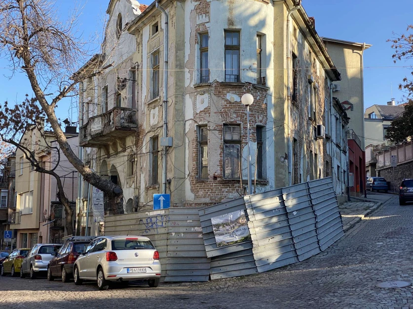 Времето на Къщата с кулата изтича! Ще се намеси ли общината?