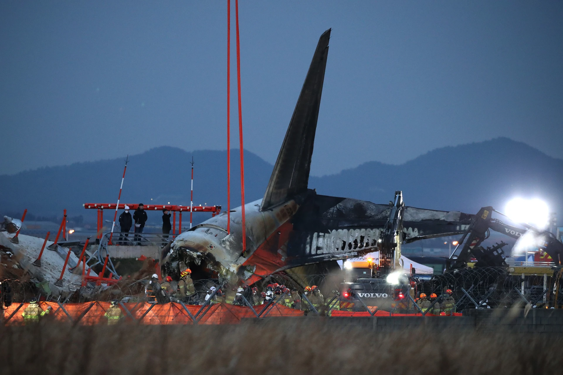 Оцеляването в „неоцеляеми“ катастрофи: Чудото на полет 7C 2216 на Jeju Air, ето факторите