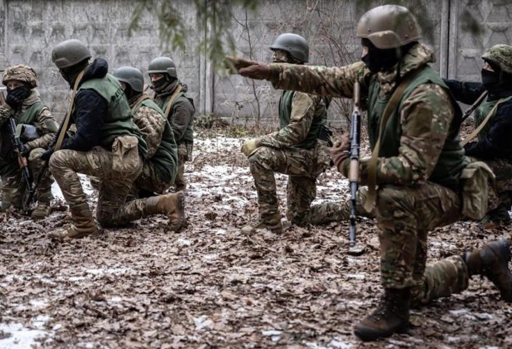 Зеленски със съдбоносно за войната решение, лъсна руската тактика „маскарад“
