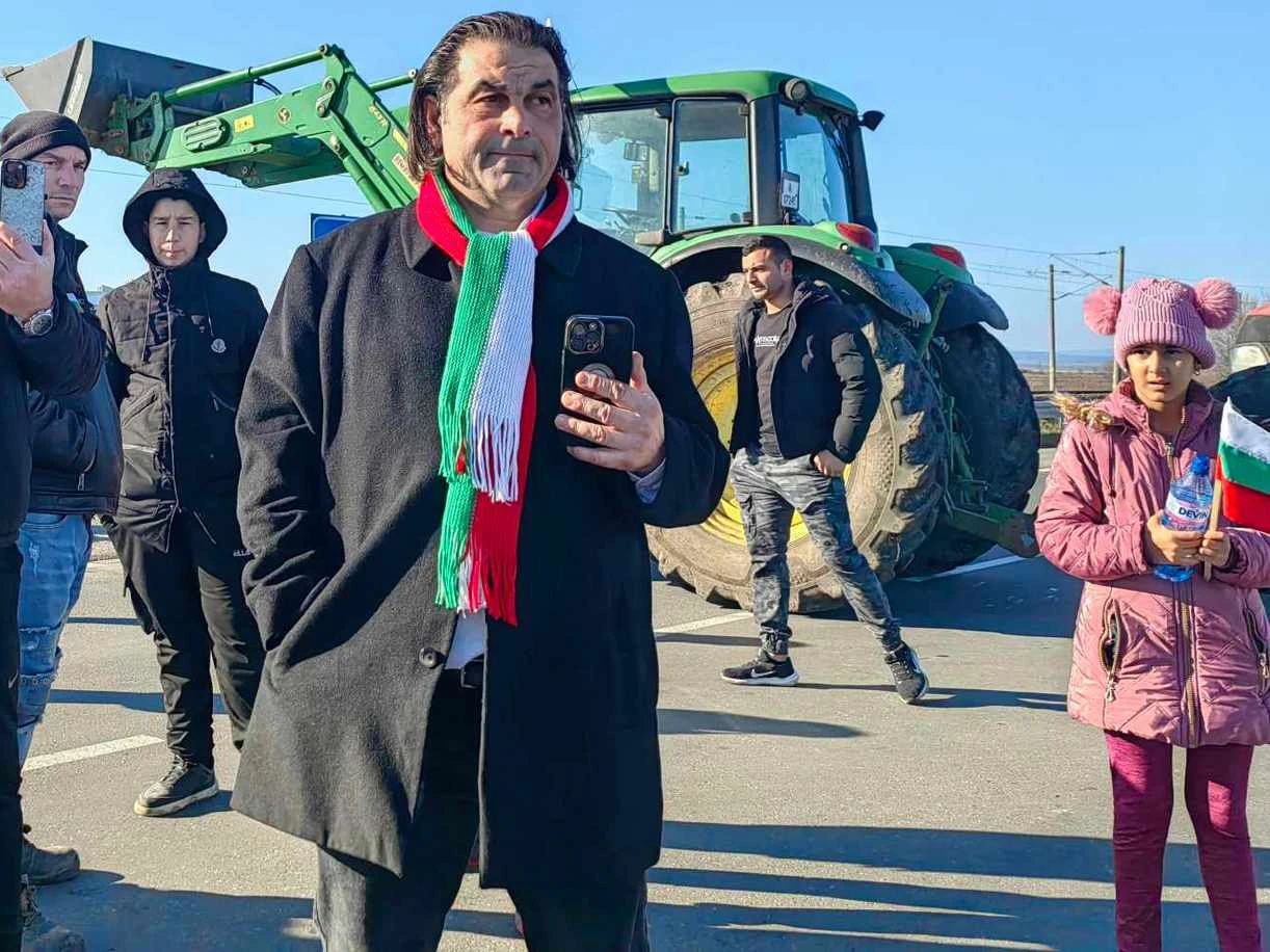 Протест затвори ключов път заради Фермата на смъртта СНИМКИ