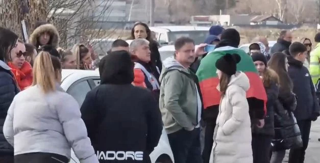 В Кюстендил ври и кипи след смъртта на 18-г. Ади, а собственикът на конете убийци... 