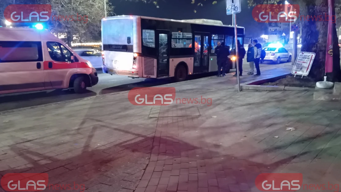 Проснат като мъртвец мъж лежи на пода на автобус в Пловдив СНИМКИ 