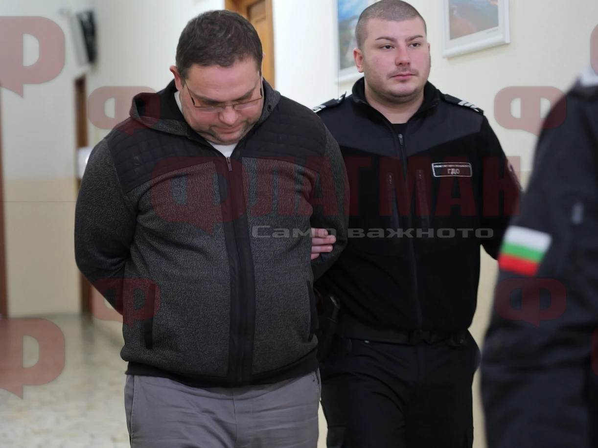 Голям срам: Ето кой се оказа перверзният педофил от мола в Бургас 