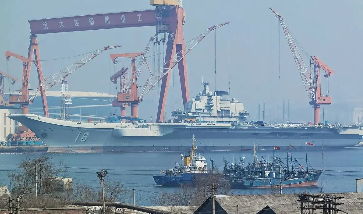 Китайските самолетоносачи ще са морската "Велика китайска стена" за сдържане на САЩ