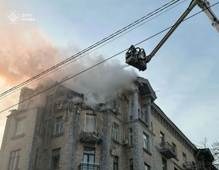 За ЧНГ! Русия удари Украйна с дронове, в Киев има разрушения СНИМКИ