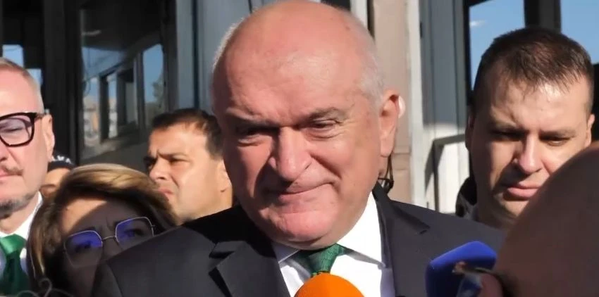 Главчев цъфна на това горещо място и се зарече да... ВИДЕО