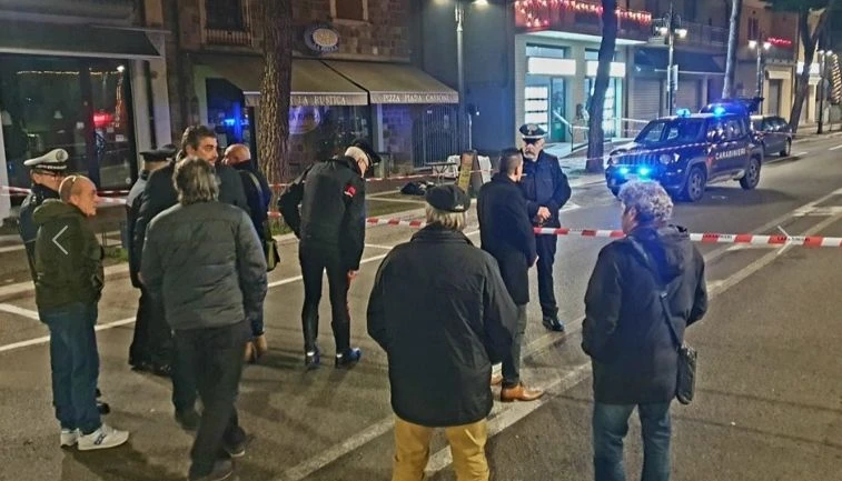 Касапница в Италия в новогодишната нощ! Египтянин нападна невинни с нож, а после... СНИМКИ 18+