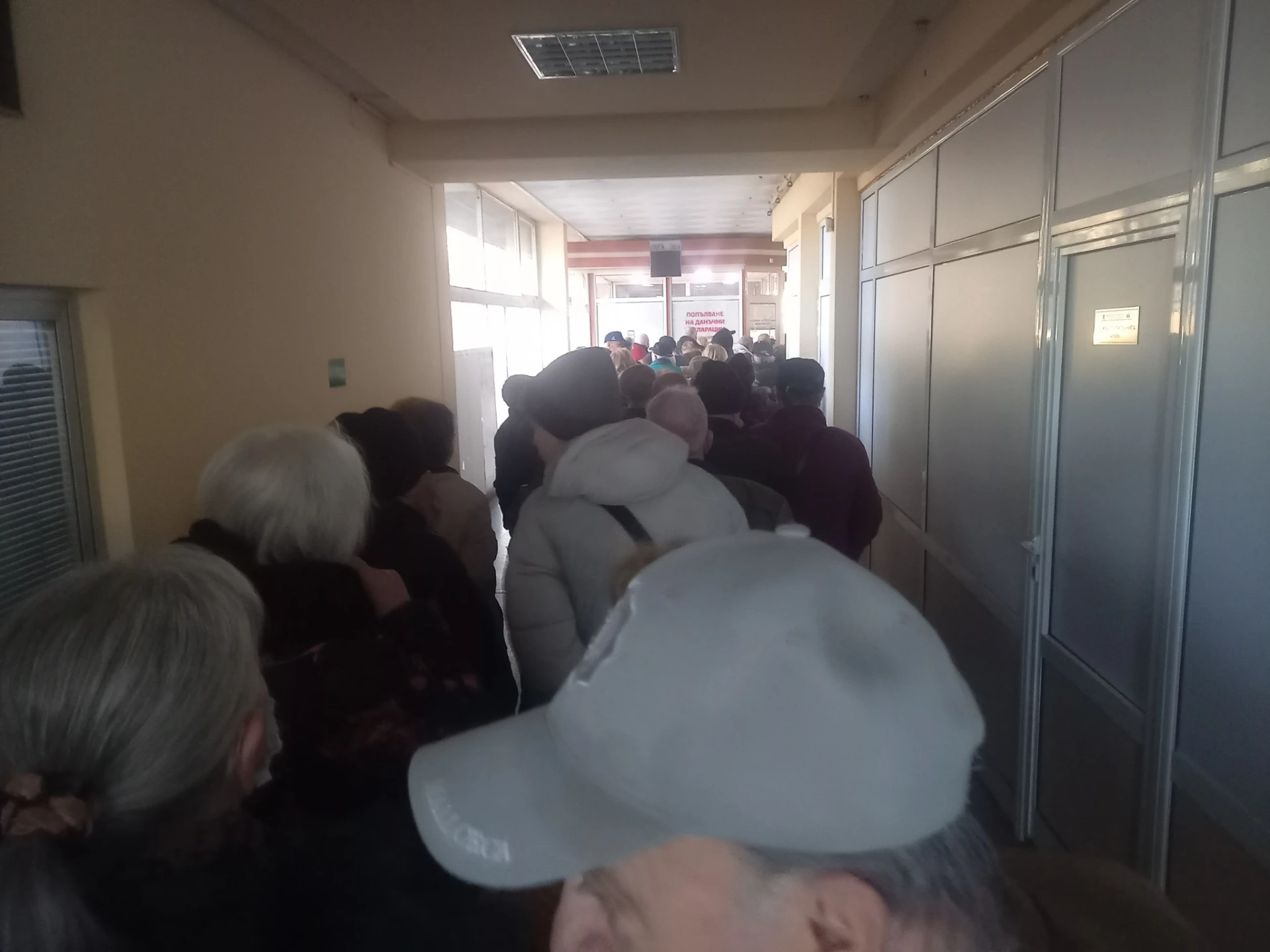 В първия работен ден за 2025 г.! Извиха се опашки за безплатни... СНИМКИ