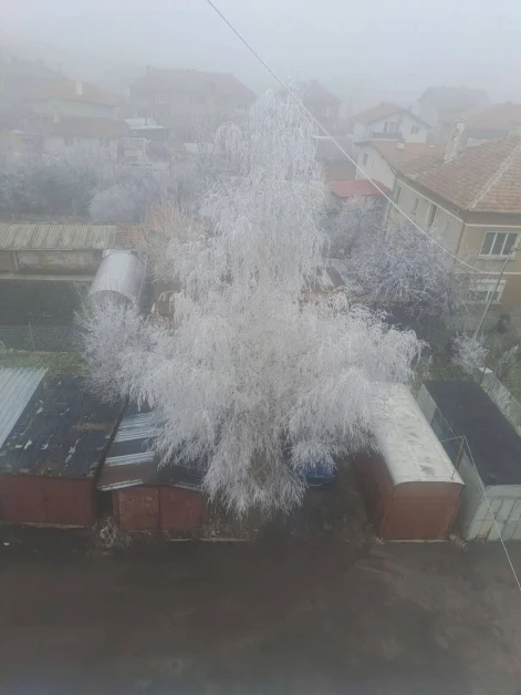 Природно чудо изуми всички във Врачанско, докато в София атмосферата е Стивън Кинг СНИМКИ