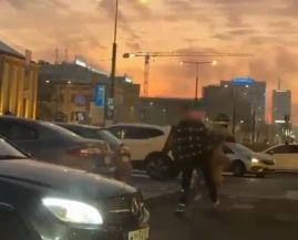 Агресия: Подивял поляк повали с ритник млада бежанка от Украйна, причината е скандална ВИДЕО 