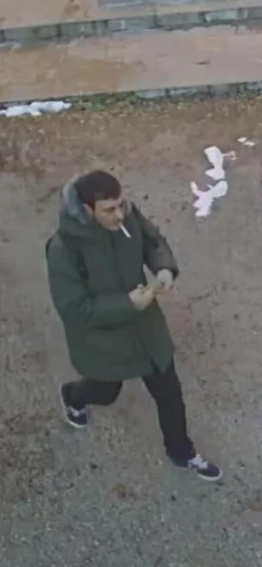 Млад мъж с голяма простотия в квартален фитнес в София ВИДЕО