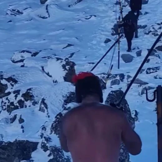 Мъж изкачи връх Мусала гол, живакът удари минус 10 ВИДЕО 18+