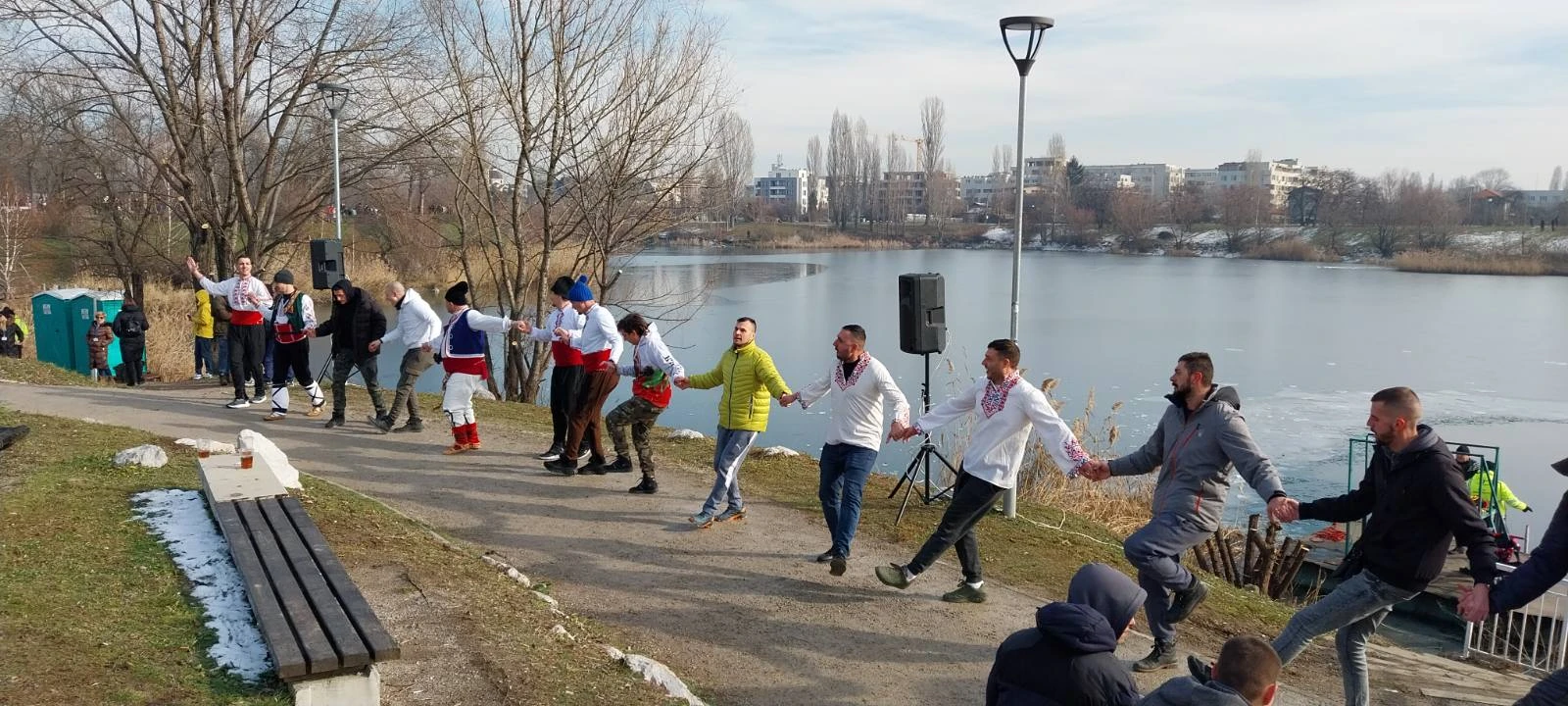 24 г. Ники спаси кръста в езерото в кв. "Дружба" СНИМКИ