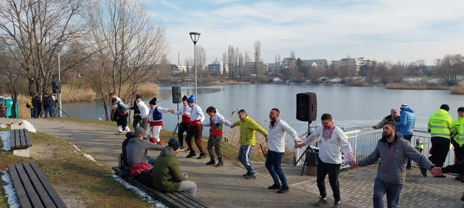 24 г. Ники спаси кръста в езерото в кв. "Дружба" СНИМКИ