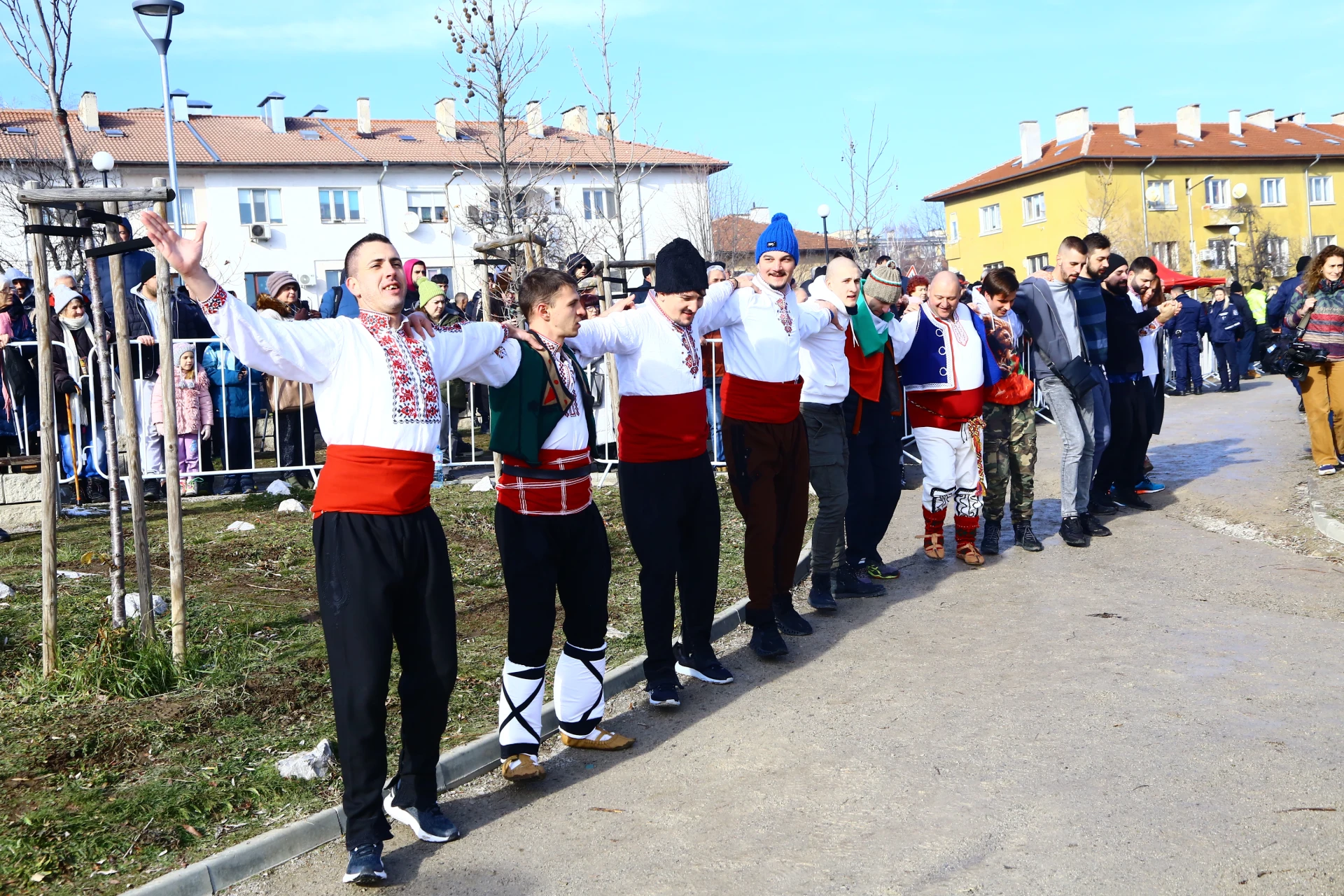 24 г. Ники спаси кръста в езерото в кв. "Дружба" СНИМКИ