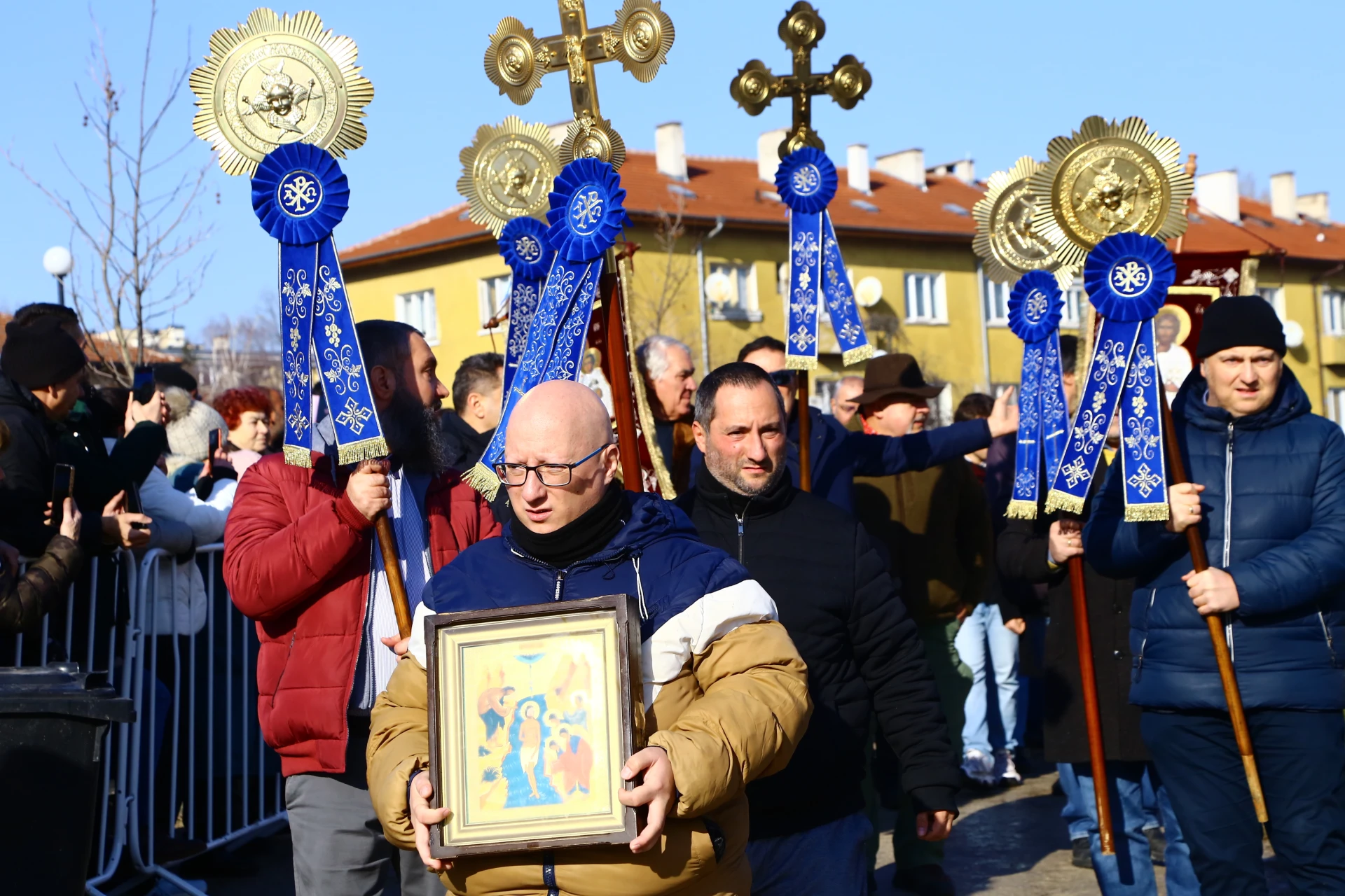 24 г. Ники спаси кръста в езерото в кв. "Дружба" СНИМКИ
