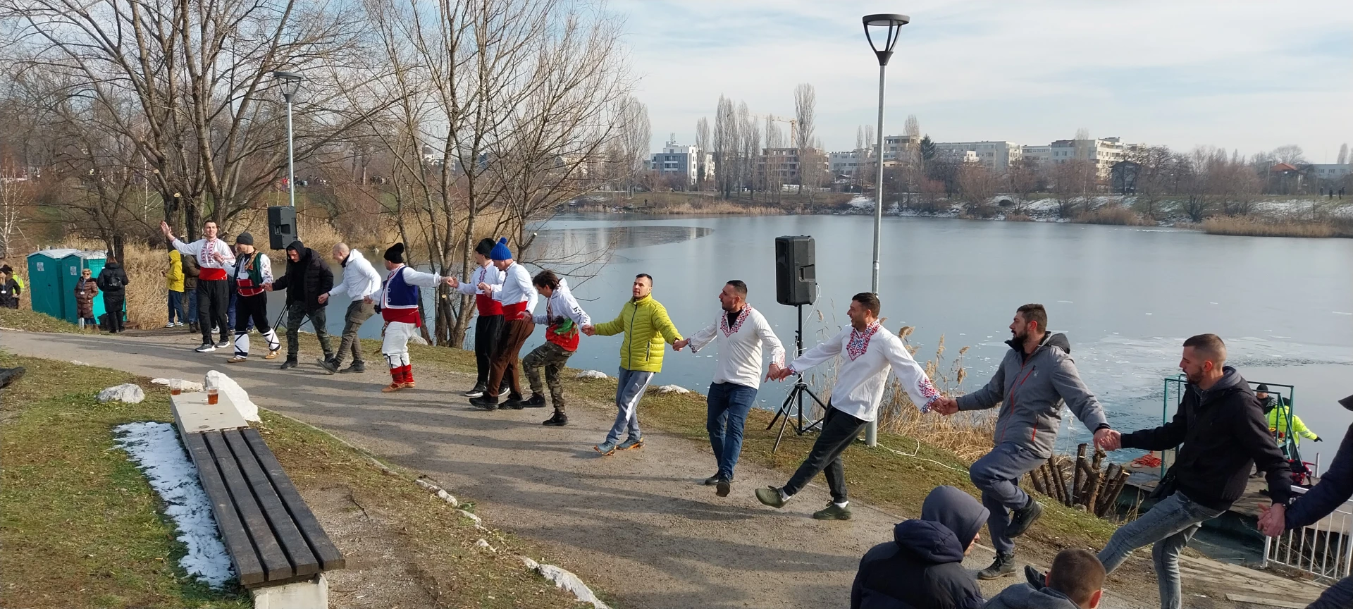 24 г. Ники спаси кръста в езерото в кв. "Дружба" СНИМКИ