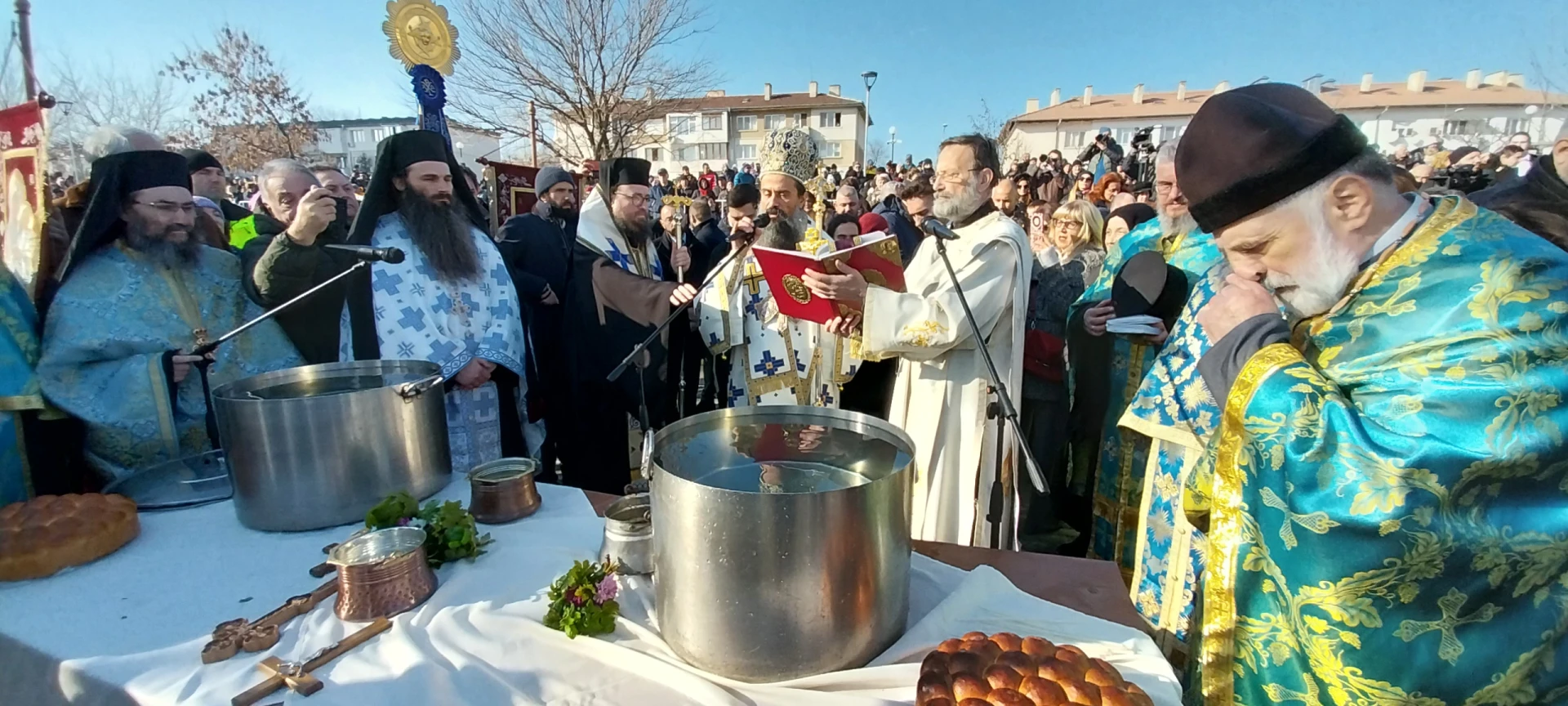 24 г. Ники спаси кръста в езерото в кв. "Дружба" СНИМКИ