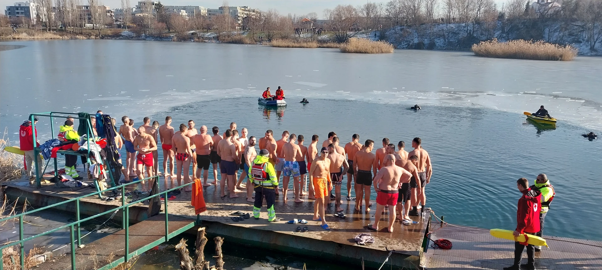 24 г. Ники спаси кръста в езерото в кв. "Дружба" СНИМКИ