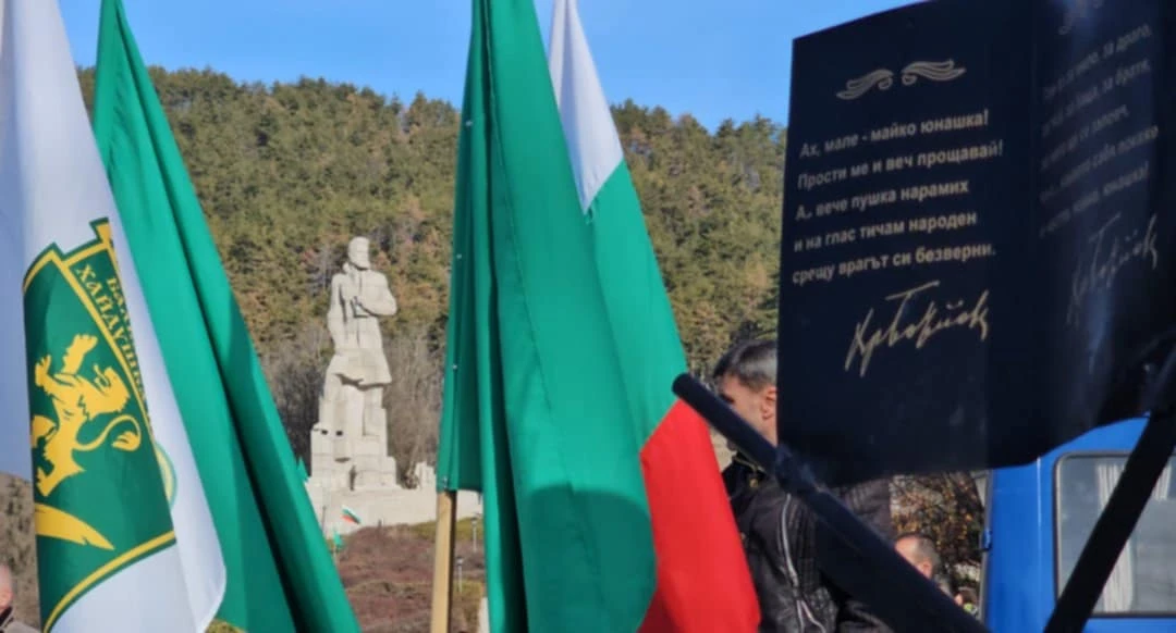 Героите не умират: 177 години от рождението на Христо Ботев отбелязаха в Калофер ВИДЕО