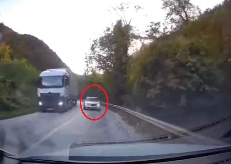 Ето така умират хора! Смразяващо ВИДЕО от родните пътища 