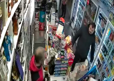 Китаеца краде евтина водка и бие на пъпа на София ВИДЕО