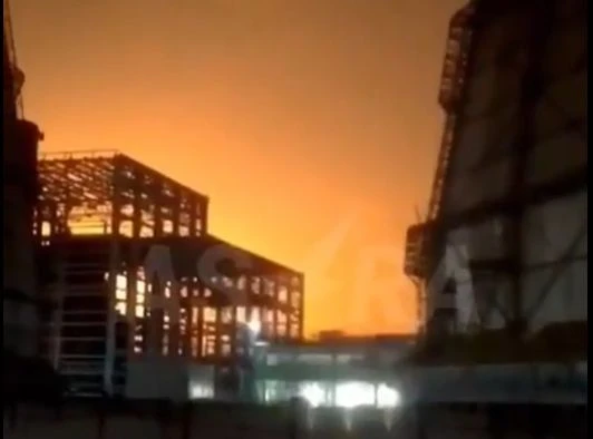 Гори фабрика в Русия, обявиха тревога за въздушно нападение ВИДЕО