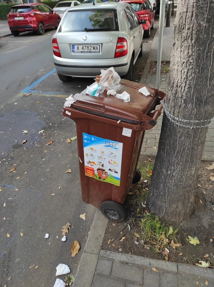 Куриоз в Бургас: А вие знаете ли за какво се използват тези кофи СНИМКИ