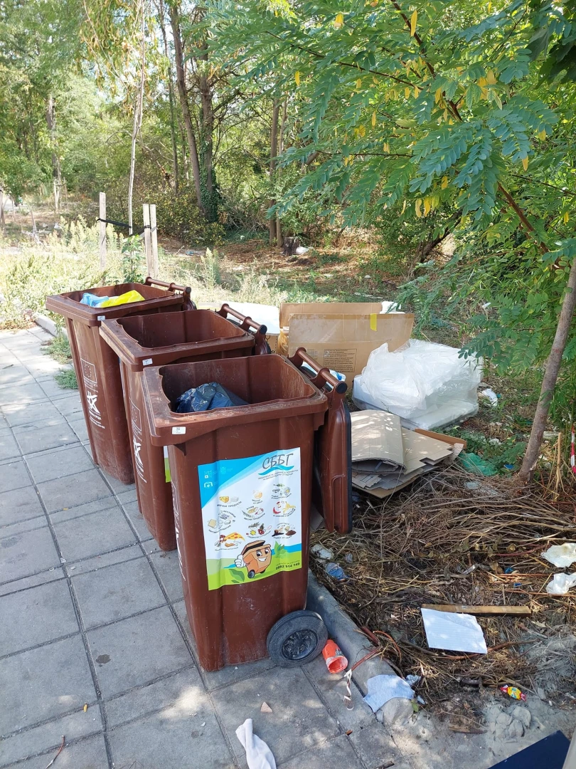 Куриоз в Бургас: А вие знаете ли за какво се използват тези кофи СНИМКИ