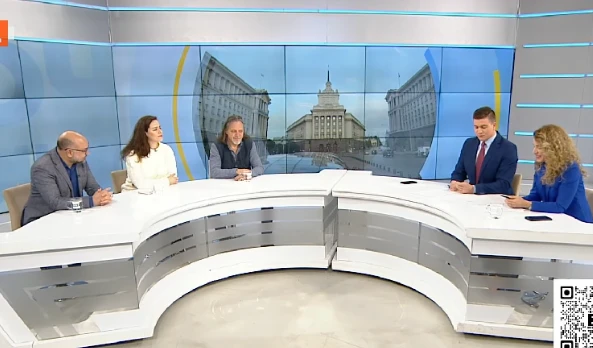 Анализаторите категорични: Хлабаво правителство, а Радев потрива доволно ръце