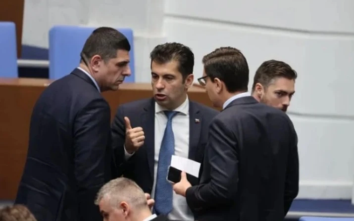 Алгафари огласи пред БЛИЦ причината за мълчанието на Слави, голямата грешка на Радев и условието за дълъг кабинет! 