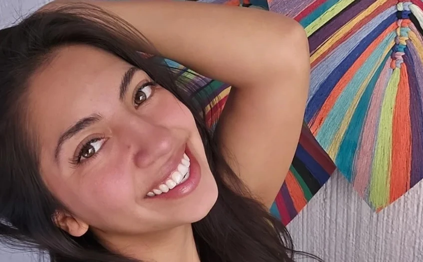 Жена се съблече гола пред очите на много минувачи ВИДЕО 18+