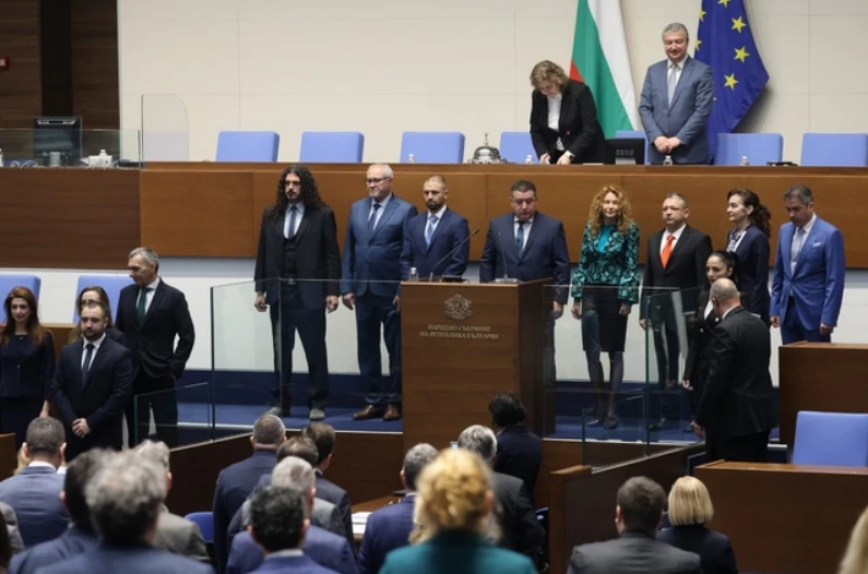 Нова партия в парламента, 13 положиха клетва