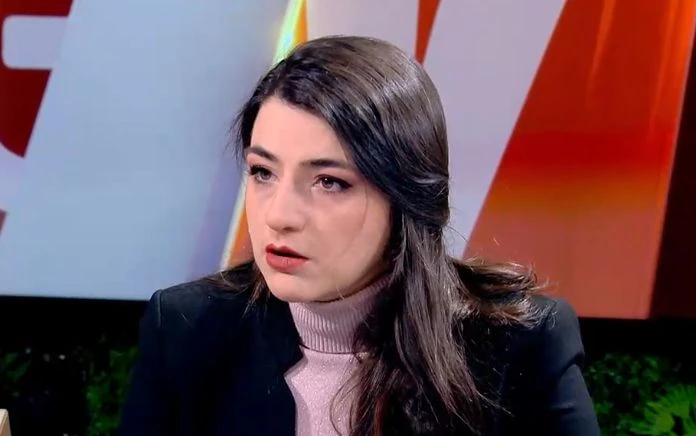 Едно си Лена знае, едно си бае, но мълчи като риба за разкритията на Пеевски